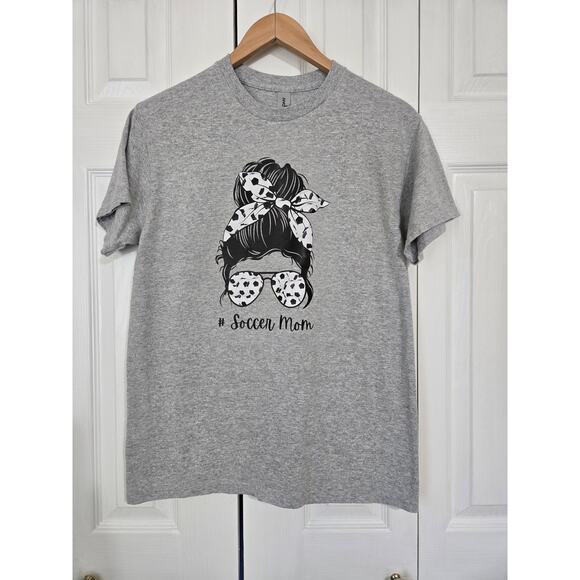 Gildan medium women's gray heavy cotton "Soccer Mom" tee - Picture 1 of 7